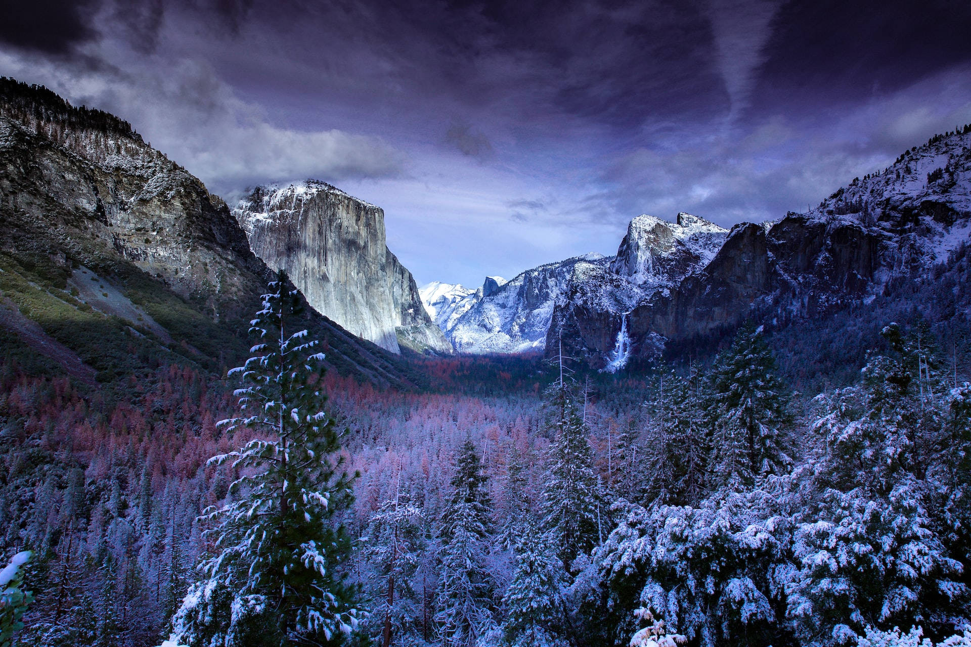 Yosemite Mountain Macbook Background