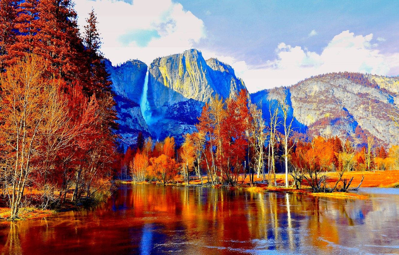 Yosemite National Park Autumn Season Background