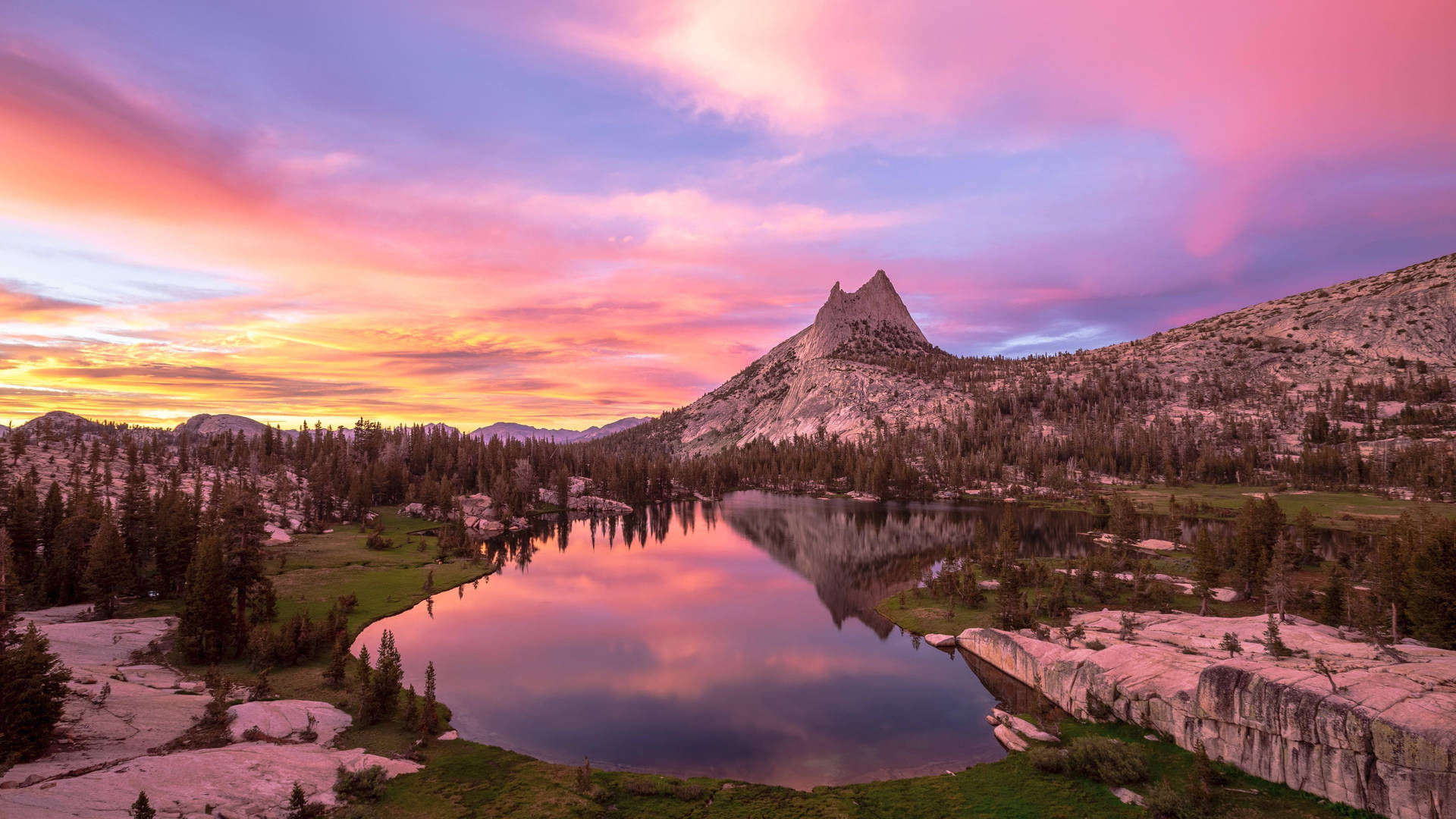 Yosemite National Park Lovely Sky Background