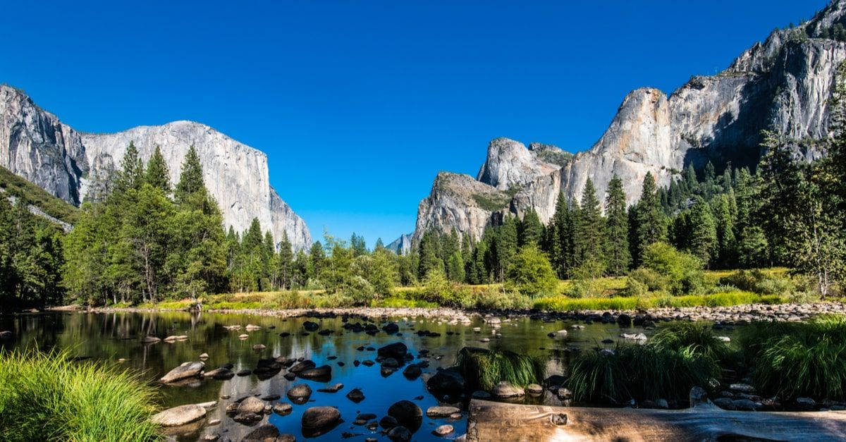 Yosemite National Park Near Fresno Background