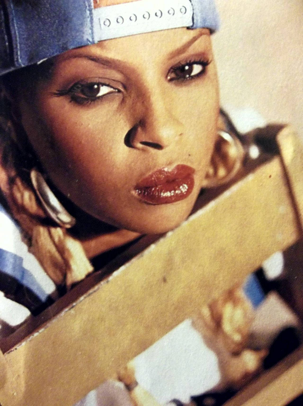 Young 90’s American Singer Mary J. Blige Background