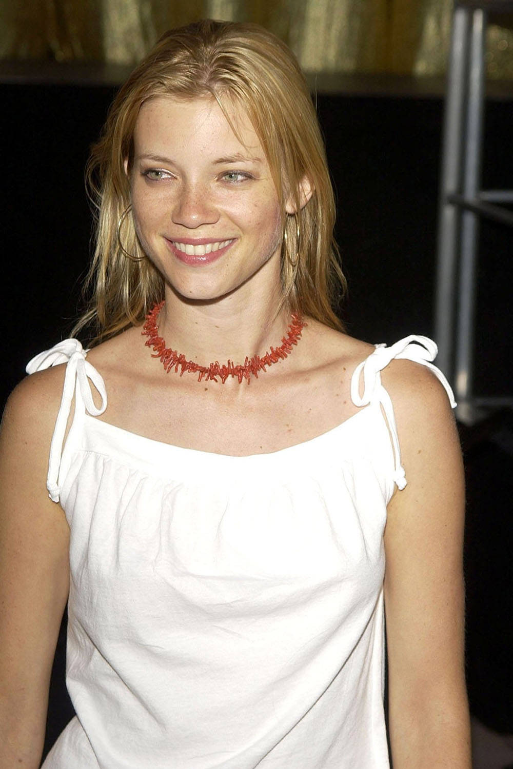 Young Amy Smart Background