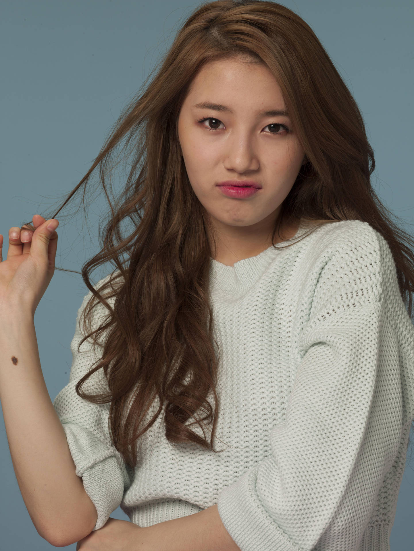 Young And Wacky Bae Suzy Background