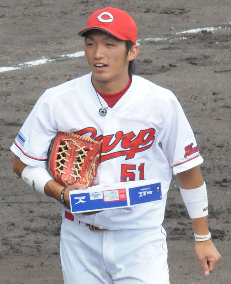 Young Baseball Player Seiya Suzuki Background