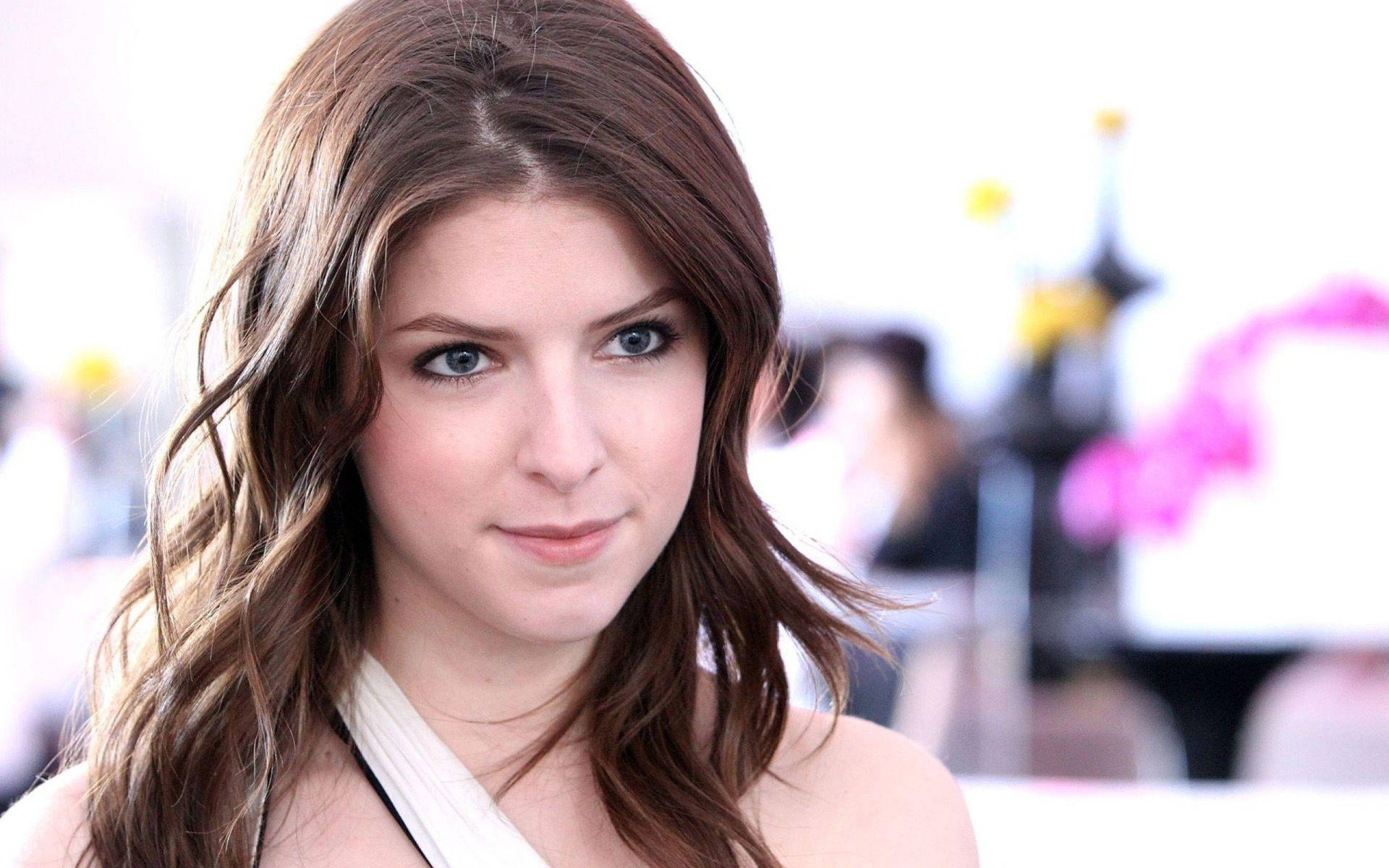 Young Celebrity Actress Anna Kendrick Background