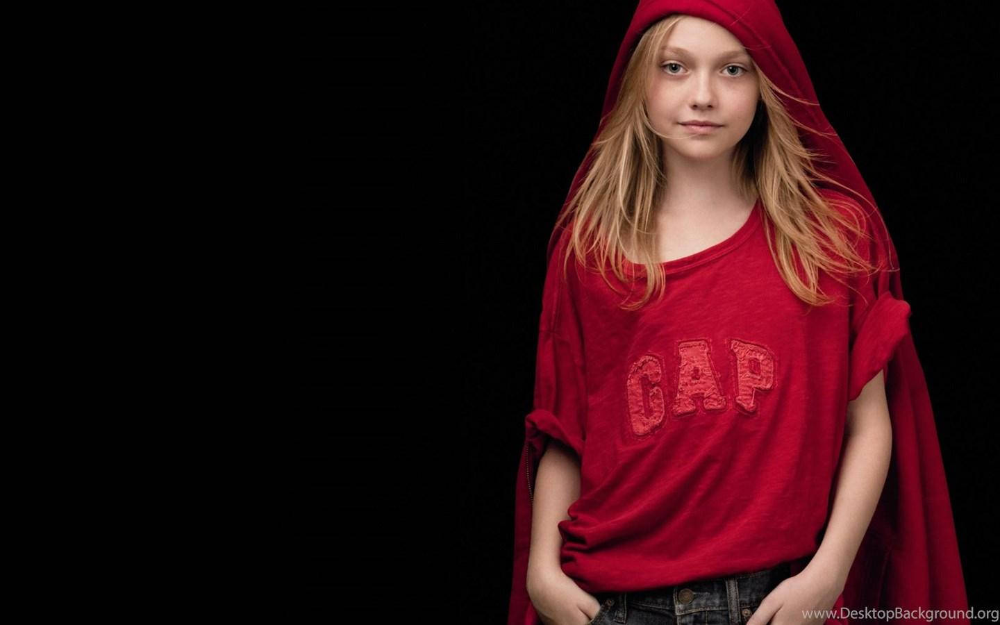 Young Dakota Fanning Endorses Gap Background