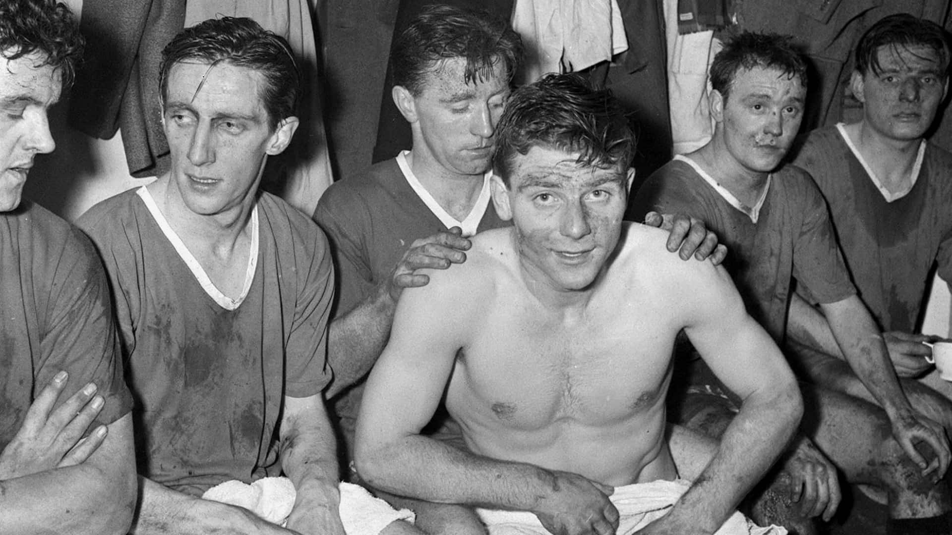 Young Footballer Duncan Edwards With Other Football Players Background