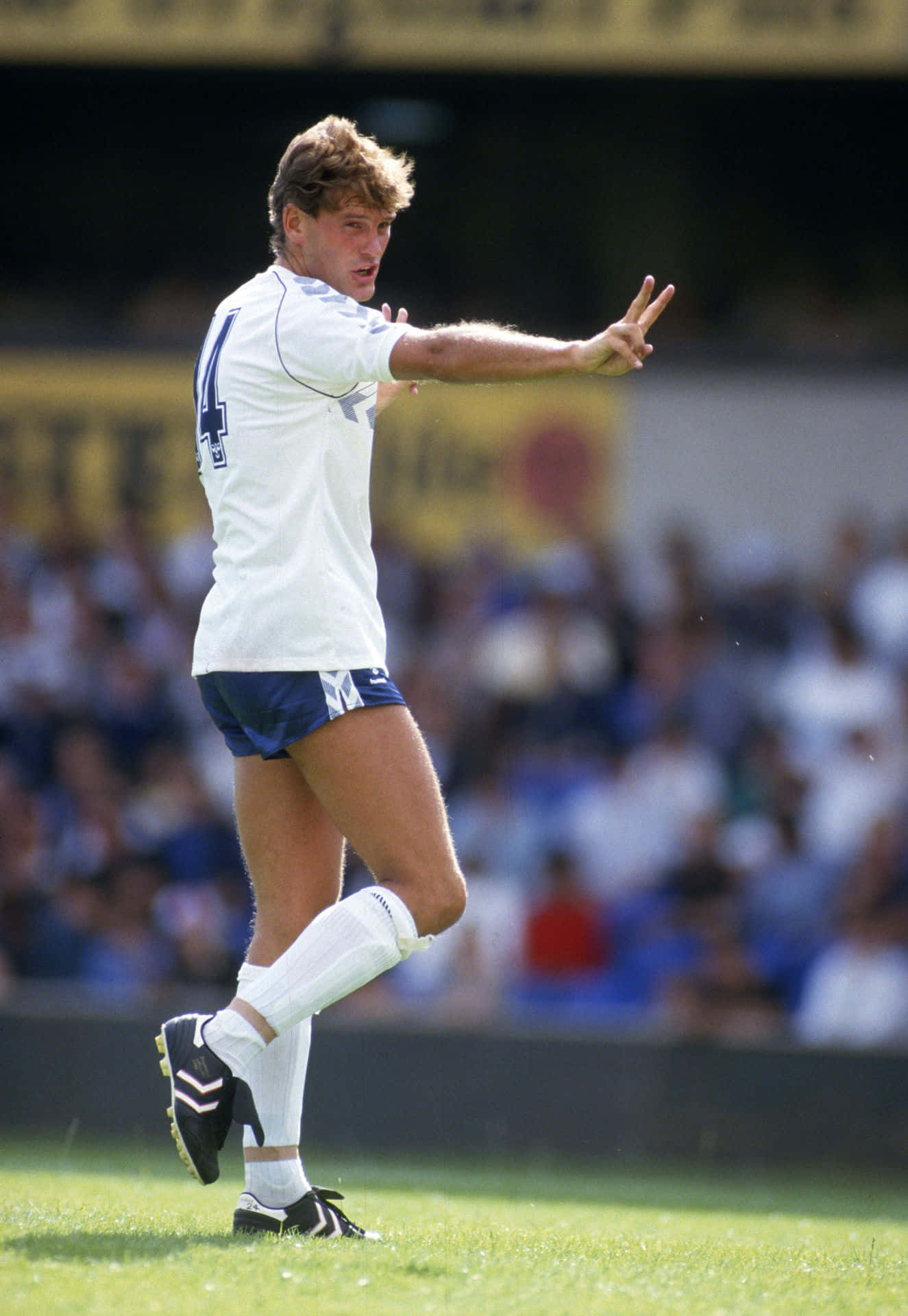 Young Glenn Hoddle Football Game Background