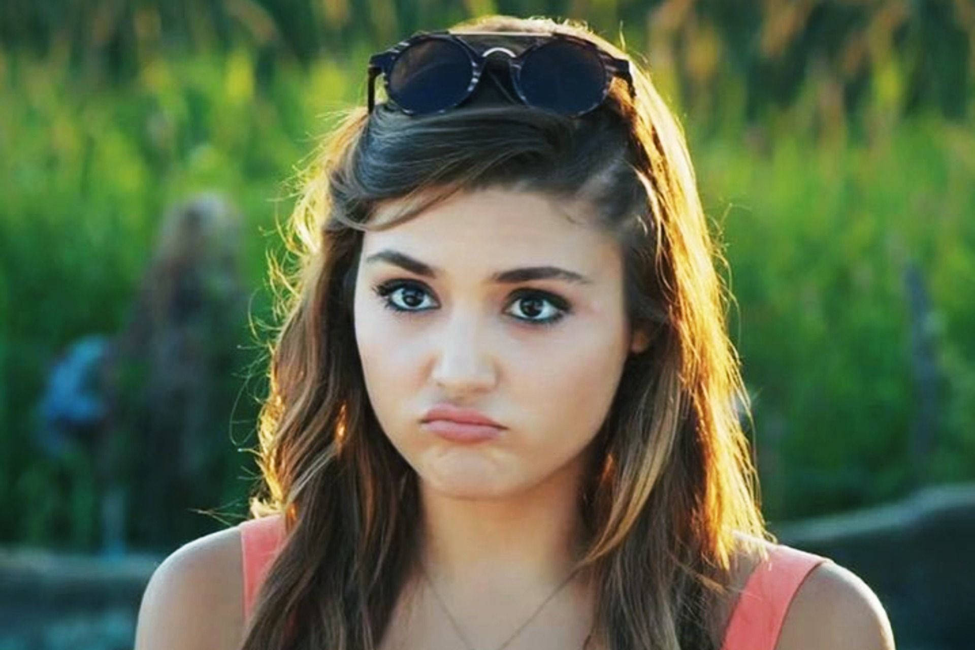 Young Hande Ercel Pouting Background