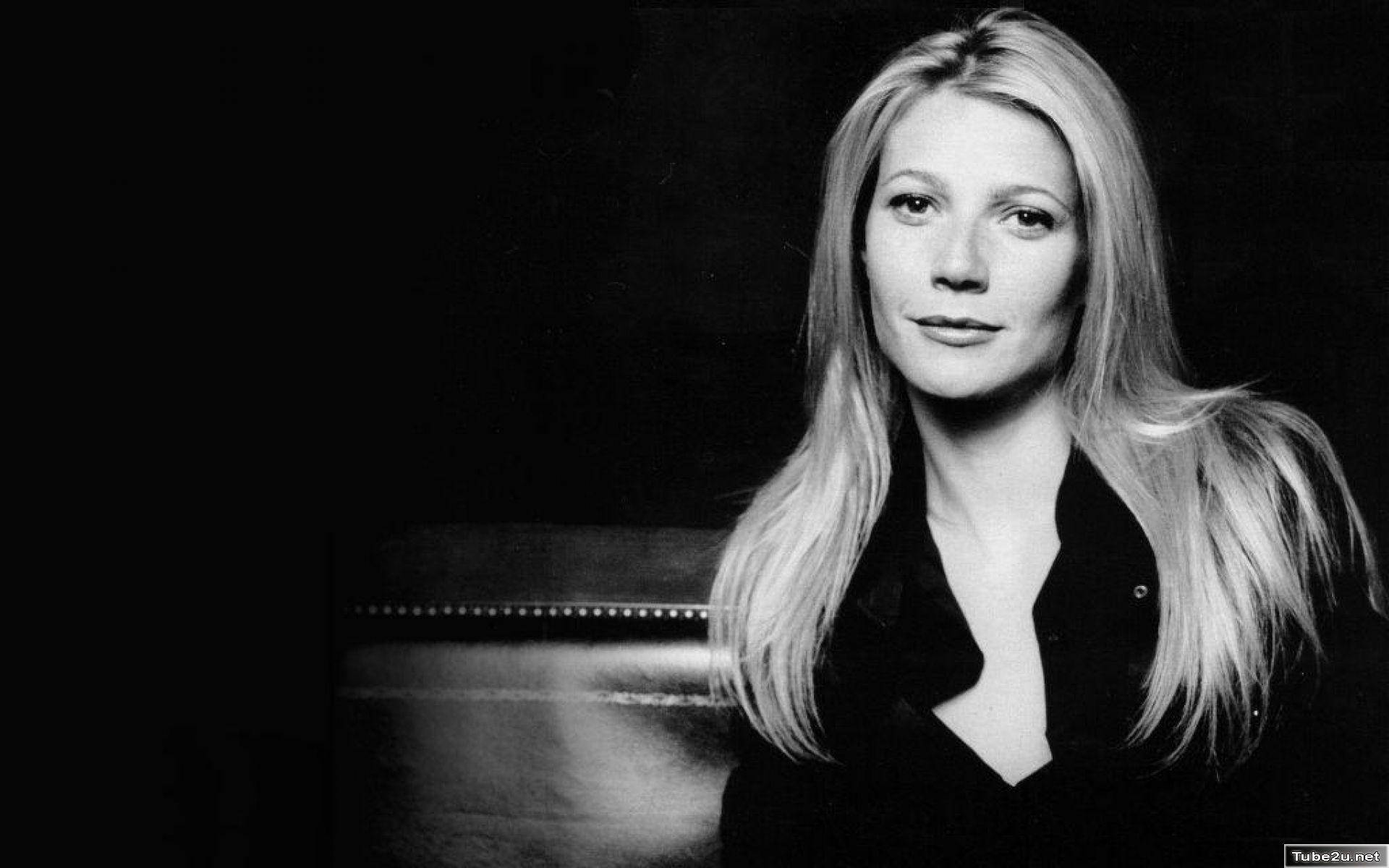 Young Hollywood Actress Gwyneth Paltrow Black And White Background