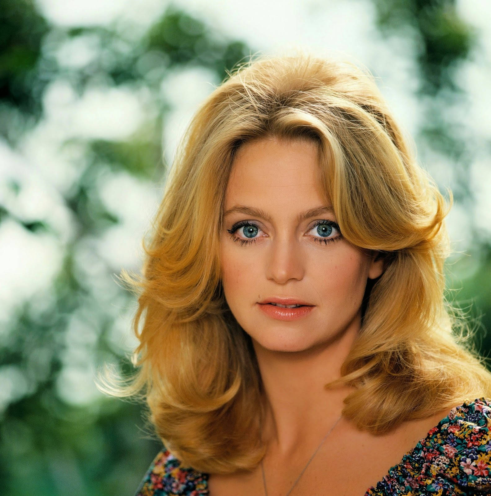 Young Hot Goldie Hawn Background