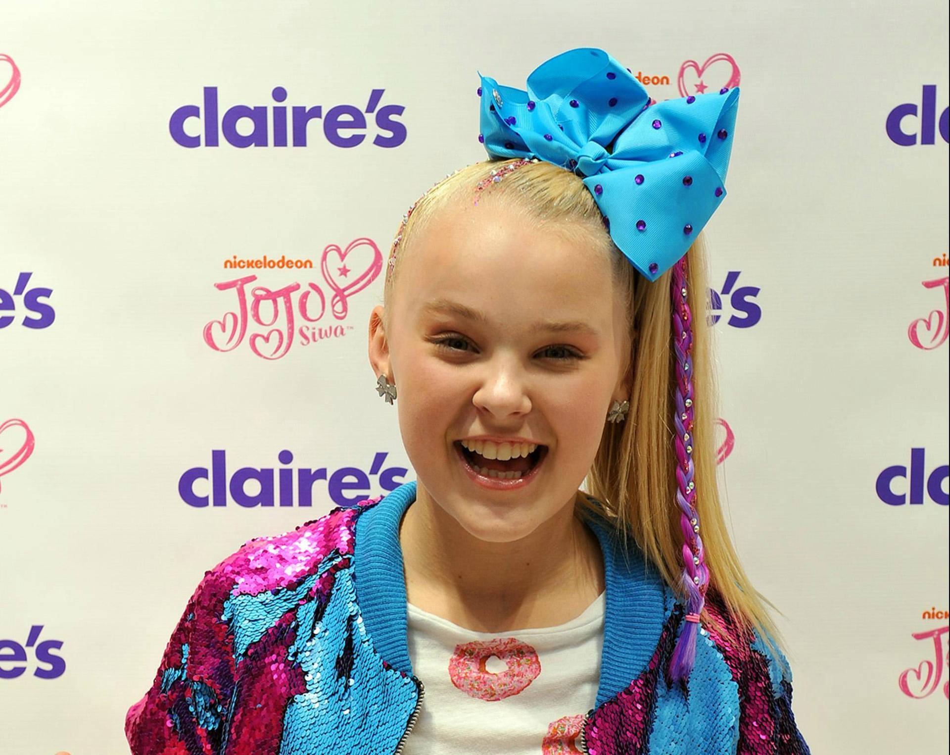 Young Jojo Siwa For Claire's Background