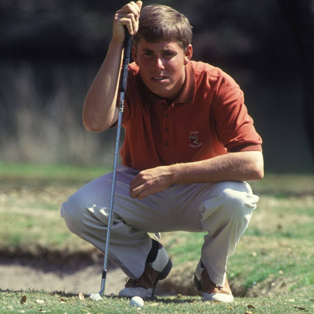 Young Justin Leonard Crouching Background