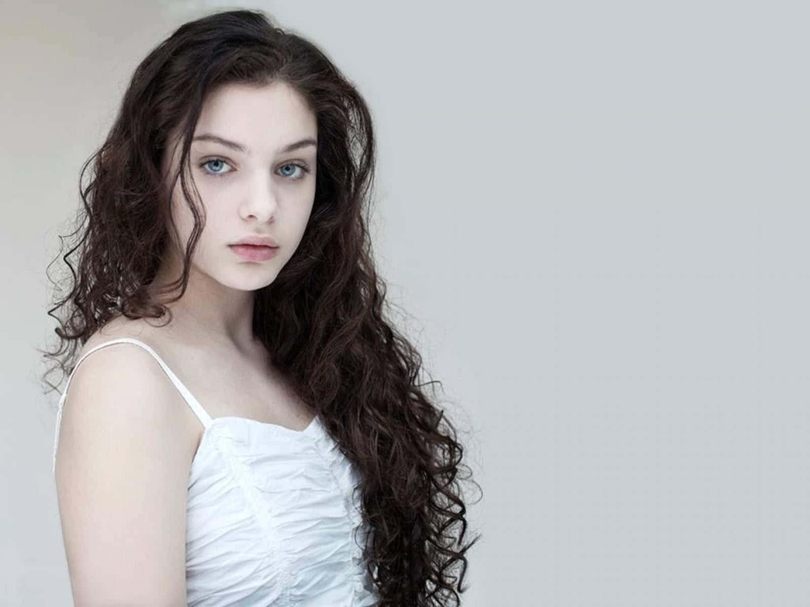 Young Odeya Rush Background