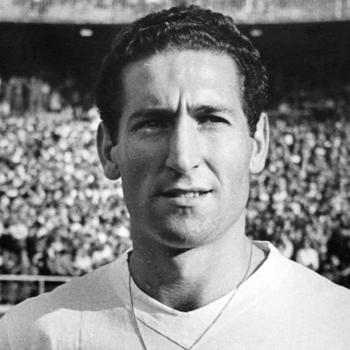 Young Real Madrid Footballer Francisco Gento Background