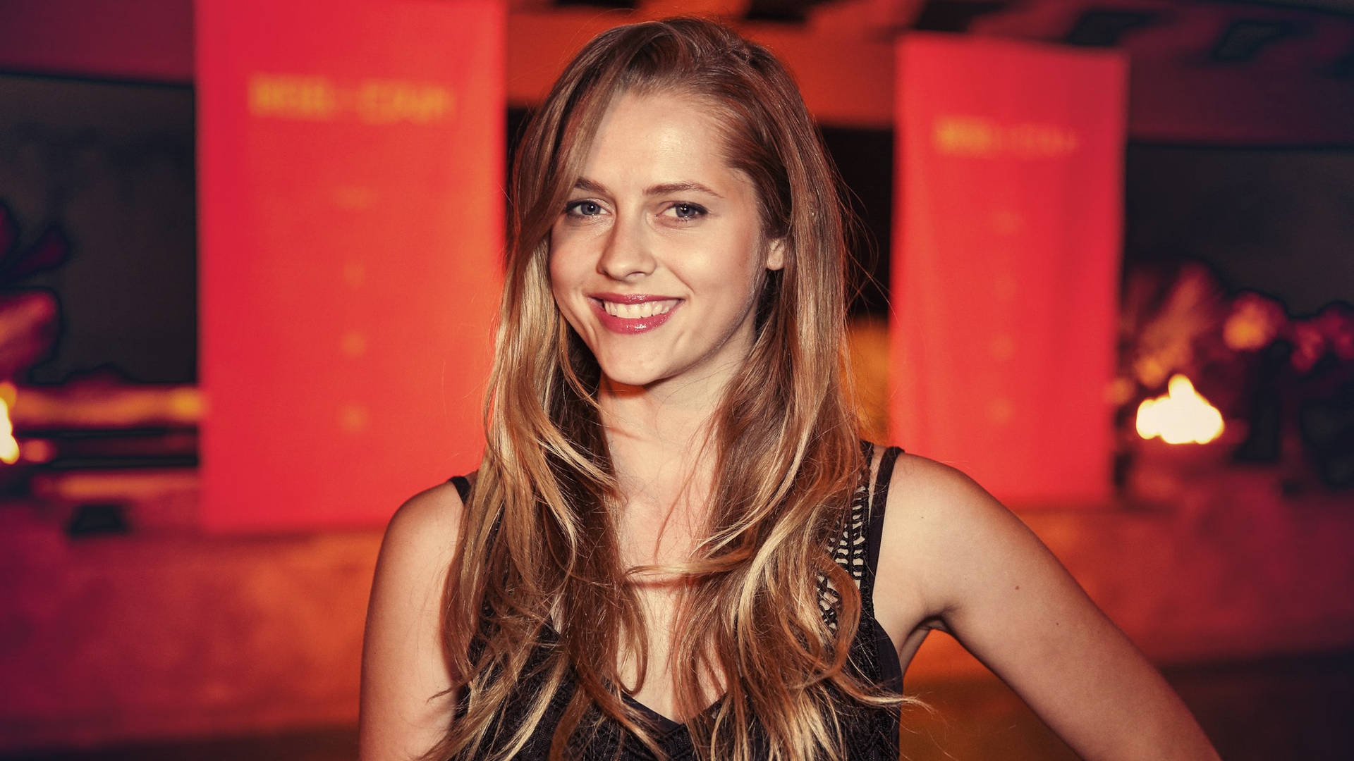 Young Teresa Palmer Smiling Background