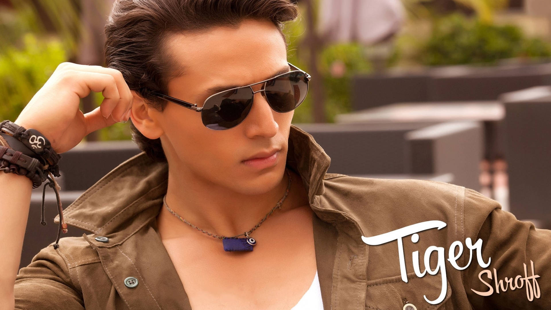 Young Tiger Shroff Background