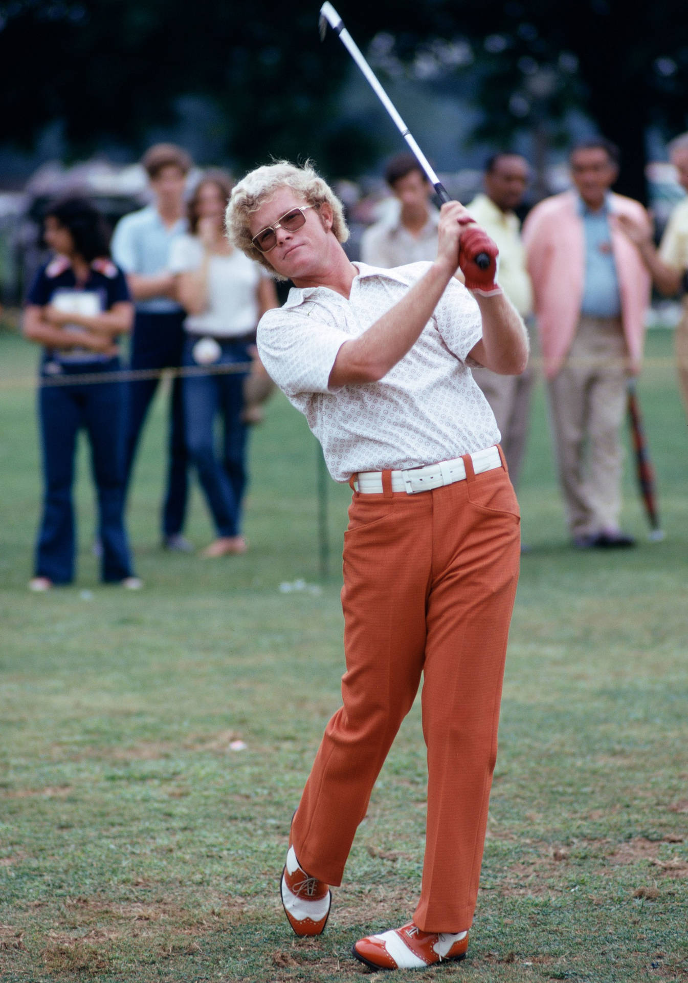 Young Tom Kite In Golf Course Background