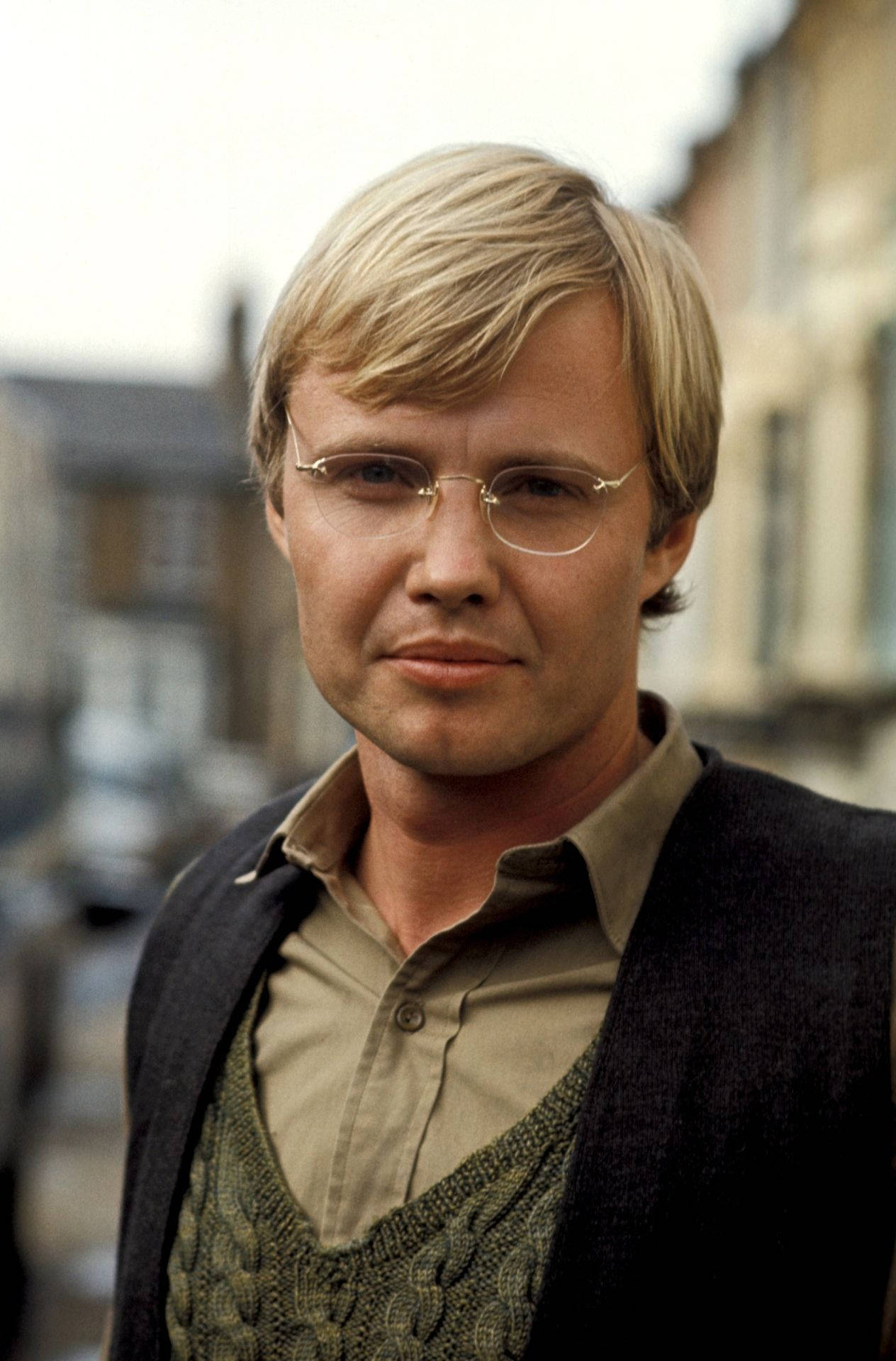 Younger Jon Voight