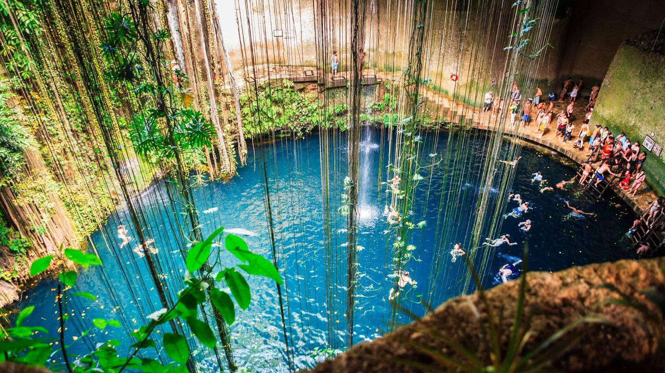 Yucatan Sinkhole Many People Background