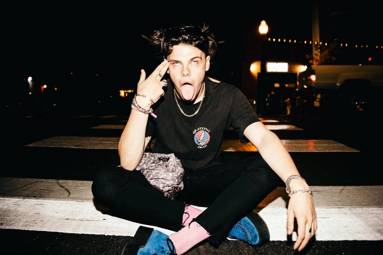 Yungblud Tongue Out Background