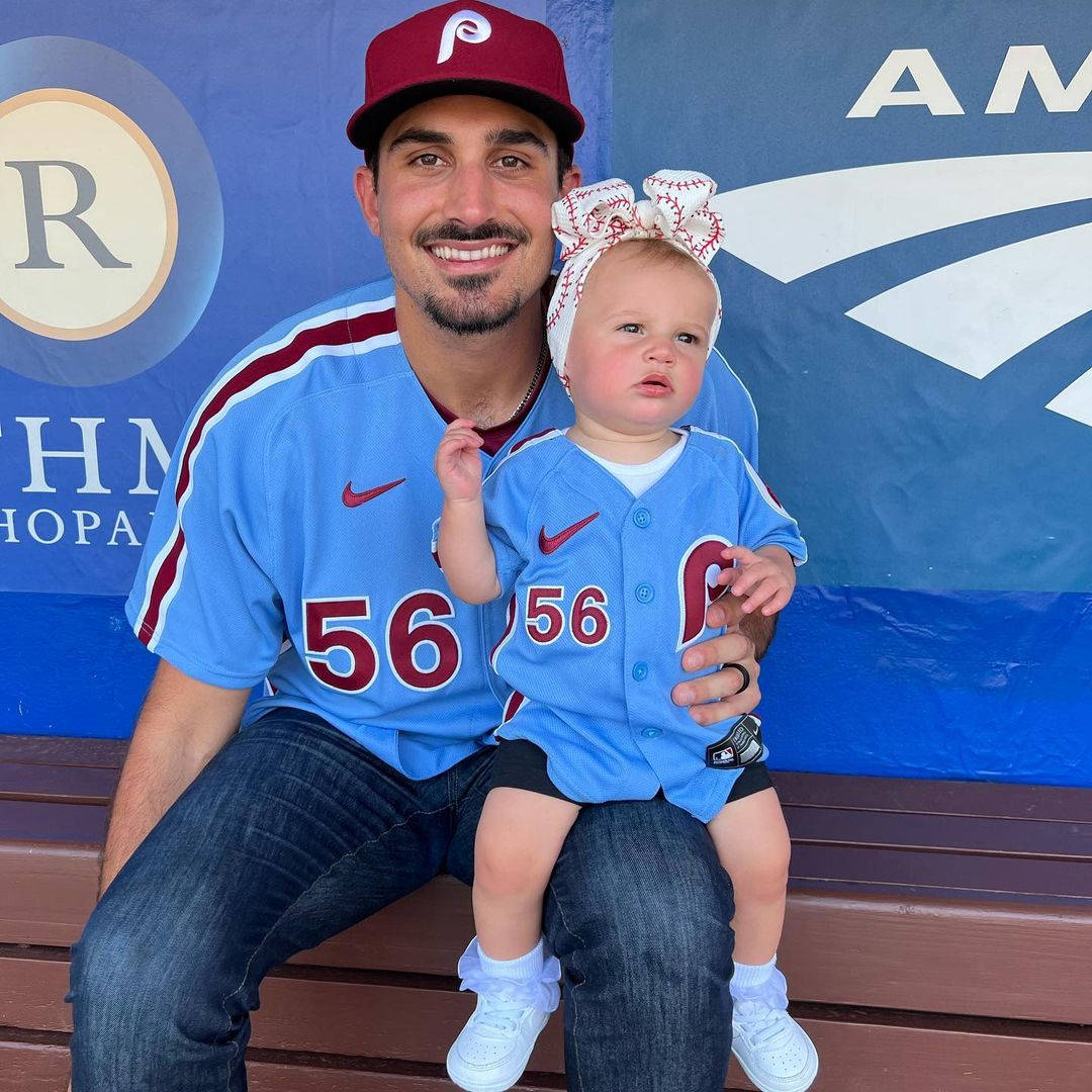 Zach Eflin And Baby Daughter Background