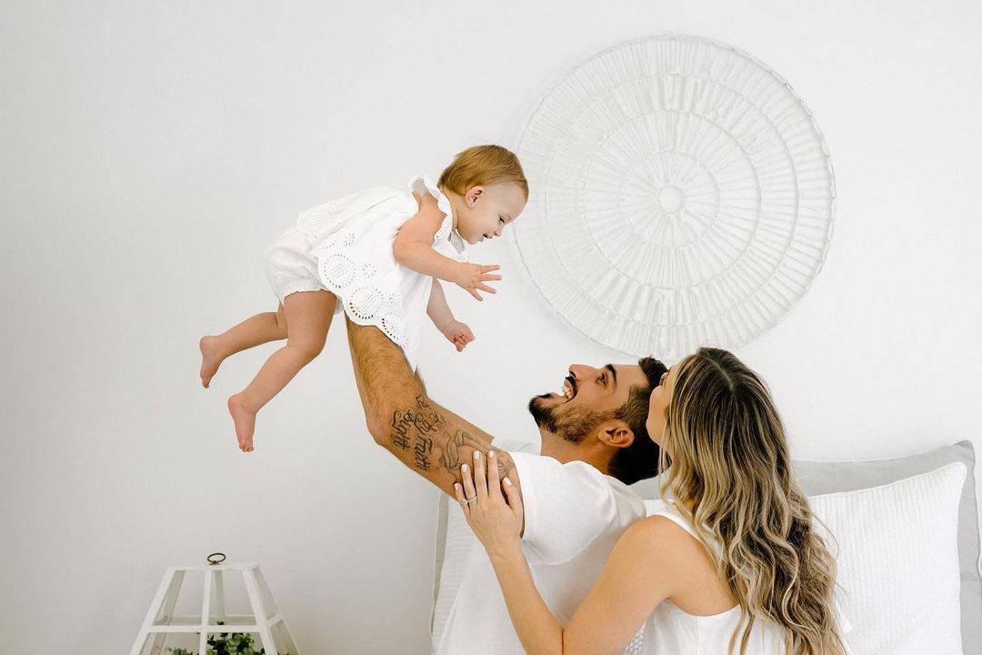 Zach Eflin Carrying His Daughter Background