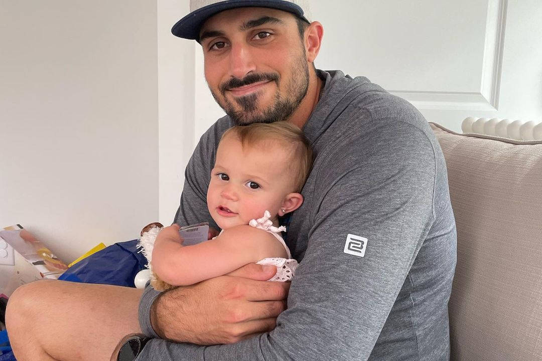 Zach Eflin Hugging His Daughter Background