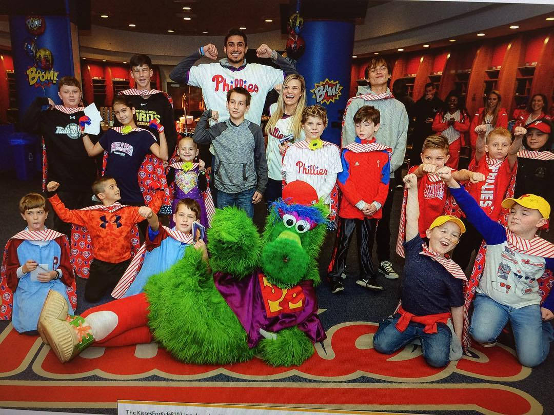 Zach Eflin With Su2c Kids Background