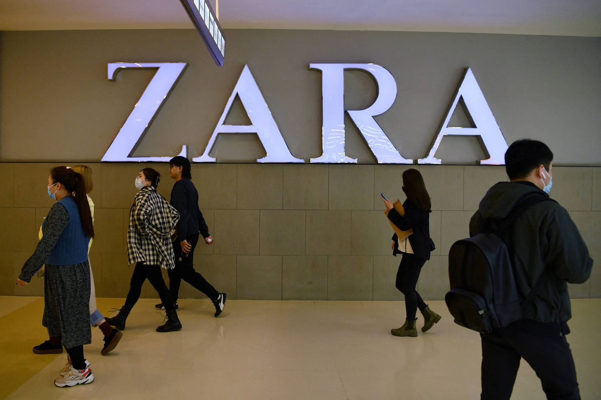 Zara Outlet Signage Background