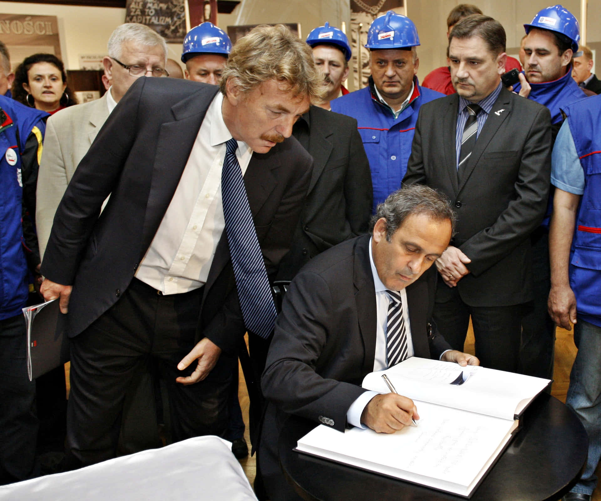 Zbigniew Boniek Workers In Blue Gear Background