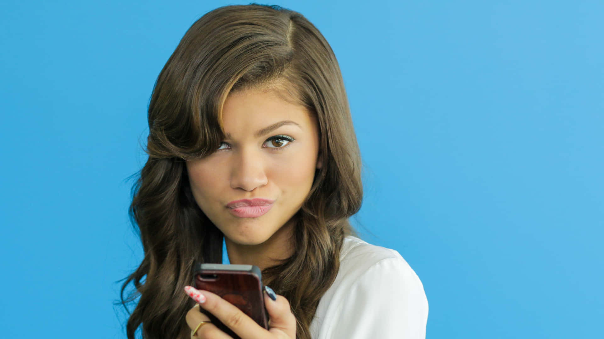 Zendaya Duck Face Hd Background