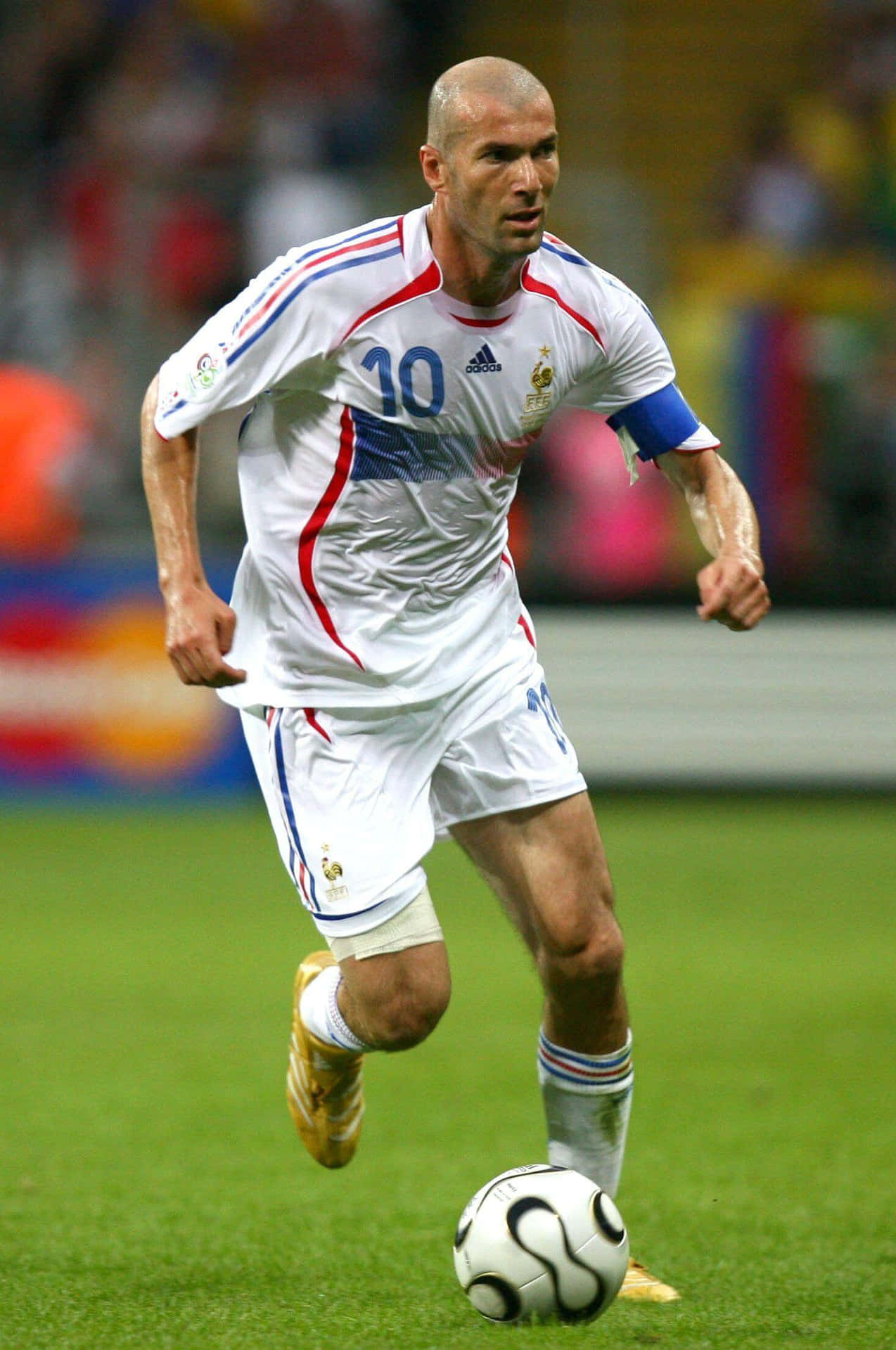 Zinedine Zidane Football Running Photography Background