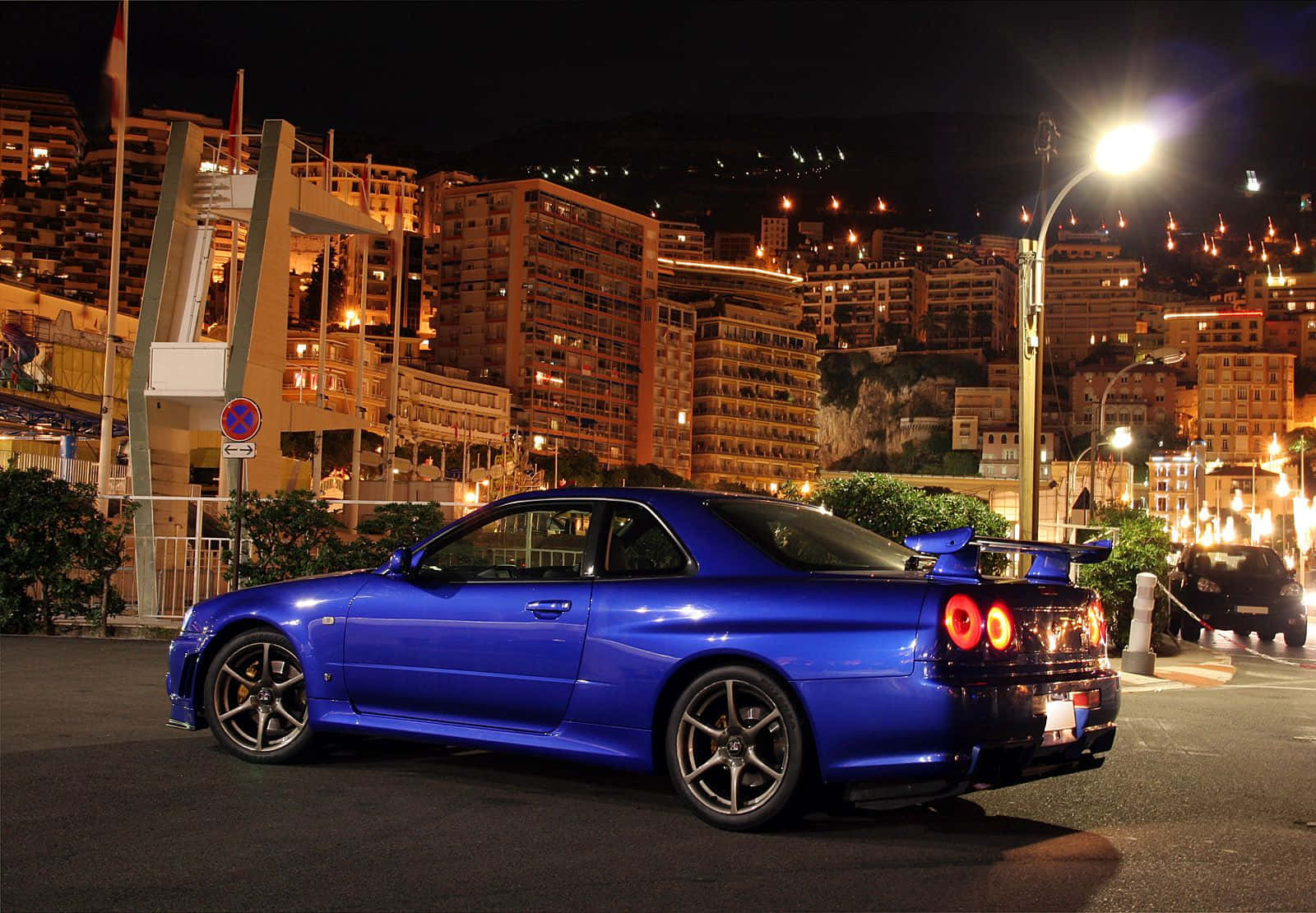 Zoom Off The Streets With The Cool Gtr! Background
