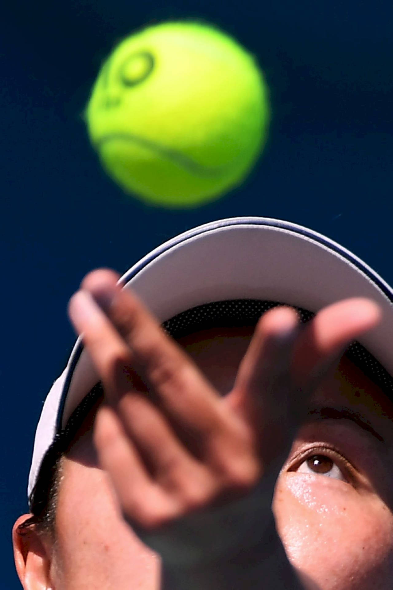 Zoomed In Shuai Peng Serve Toss